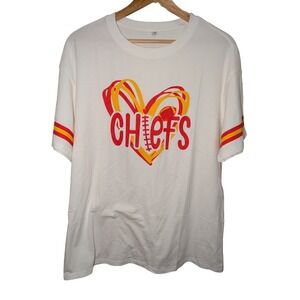 Kansas City Chiefs Heart Graphic T-Shirt Cream Oversized Game Day Tee Womens M